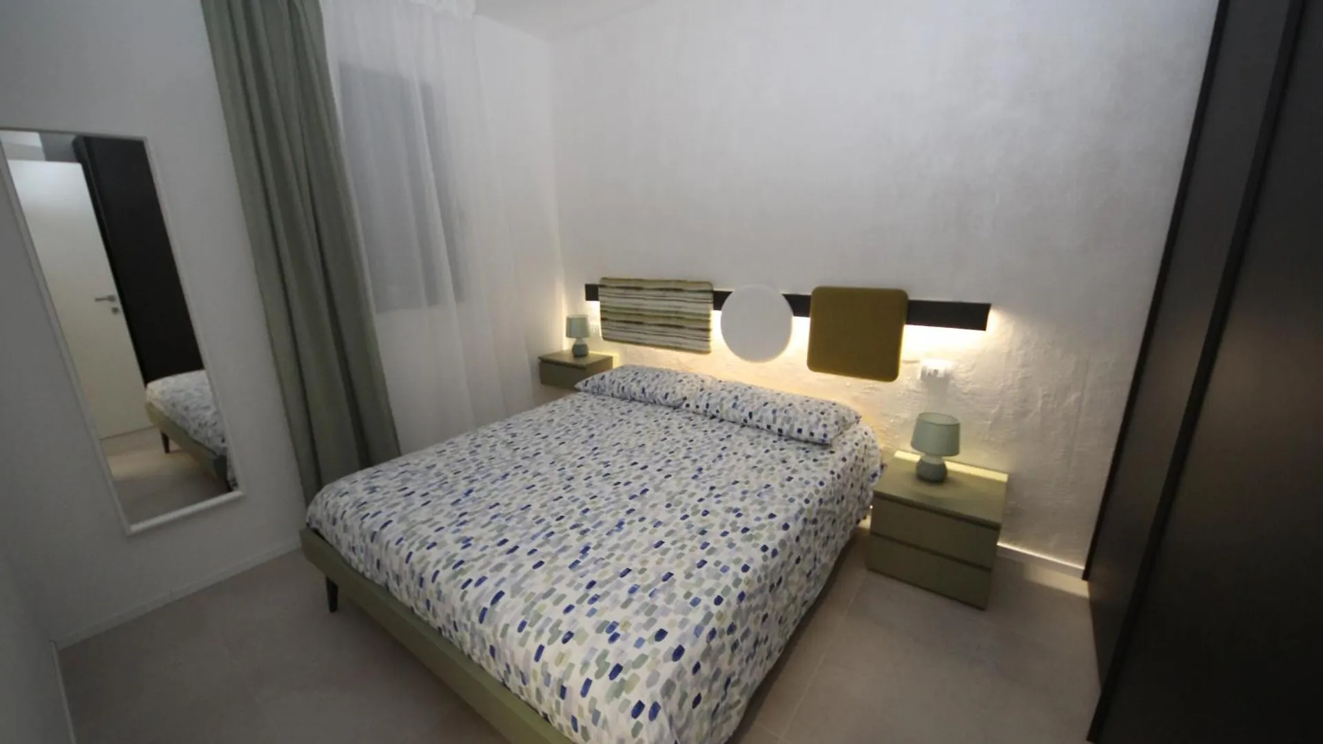 Fully Renovated Flat For 5 In ロゾリーナ・マーレ